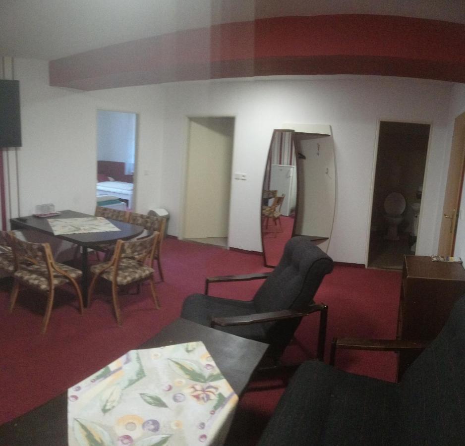 Penzion Mestansky Dum Svoboda nad Úpou Extérieur photo
